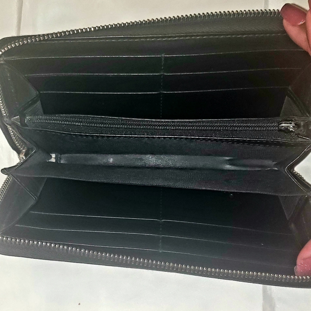 Gucci Black Guccissima Ziparound Leather Wallet - Picture 7 of 8